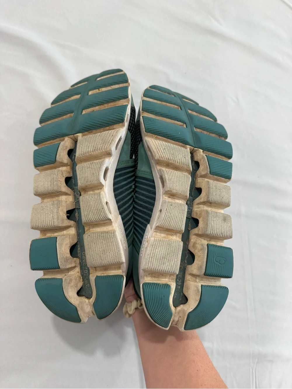 On Cloudswift Running Shoes Size 9